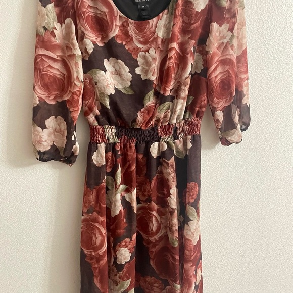 Kate and Lilly Sheer Floral  Dress Size 12 - Picture 9 of 9
